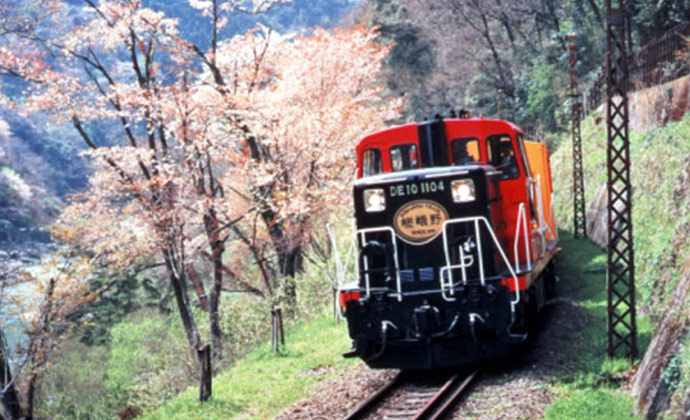 嵯峨野トロッコ列車イメージ